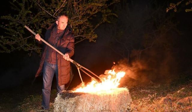 Badem bahçelerinde üreticiler don olayına karşı gece mesaisinde