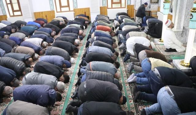 Bolu’da bayram namazında camiler doldu taştı