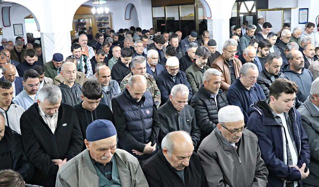 Bolu’da Kurban Bayramı namazını kılmak için saf tuttular