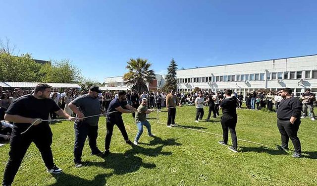 BUÜ’de Tomurcuk Şenliği coşkusu