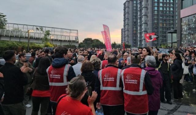 CHP İstanbul İl Başkanlığında 'mutlak butlan' eylemi
