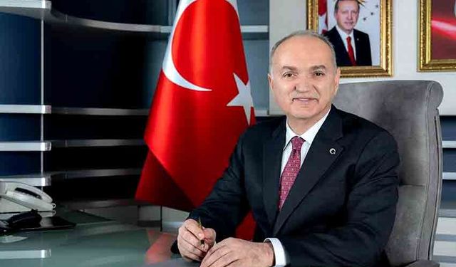 Özlü "Basın güçlü bir köprü görevi üstlanmaktadir"