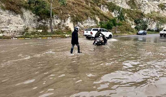 Dubalarda tehlike alarmı çaldı: Fırat Nehri taştı!