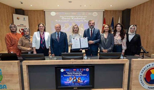 Genç kadınlar teknoloji ve liderlik yolculuğuna Bursa’dan başlıyor