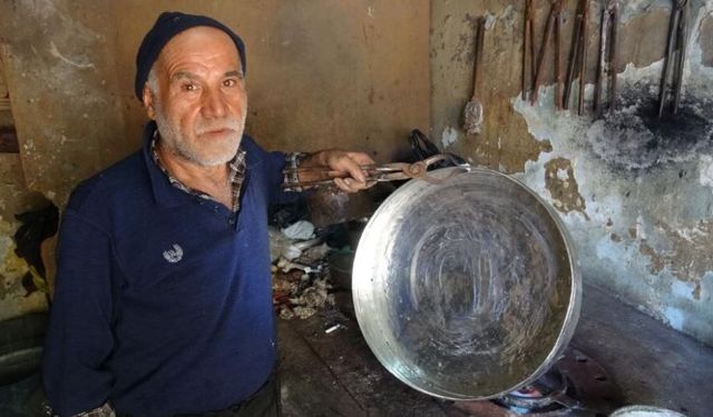 Meslekte 55 yılı geride bıraktı: Şimdi yetiştirecek çırak bulamıyor