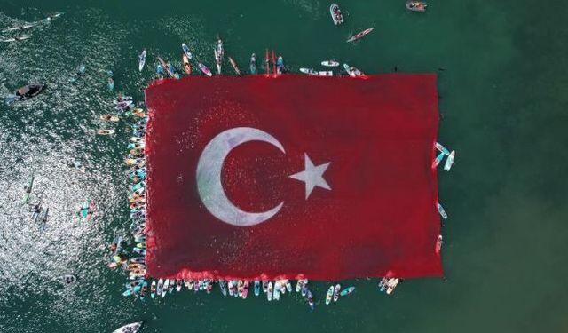 Sapanca Gölü'nde tüyleri diken diken eden görsel şölen