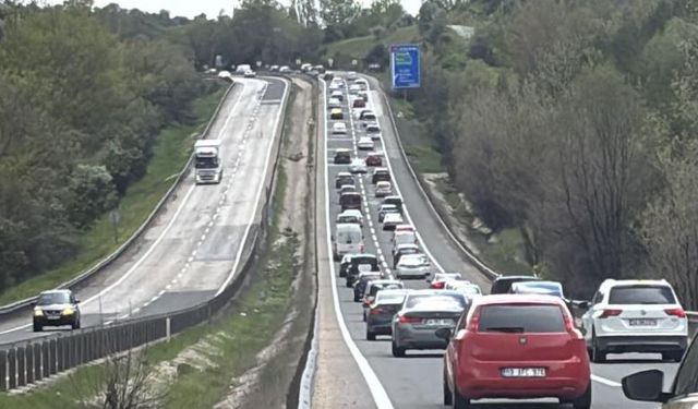 Bayram tatilcilerinin dönüş yolculuğu başladı: Gerede güzergahında uzun araç kuyrukları
