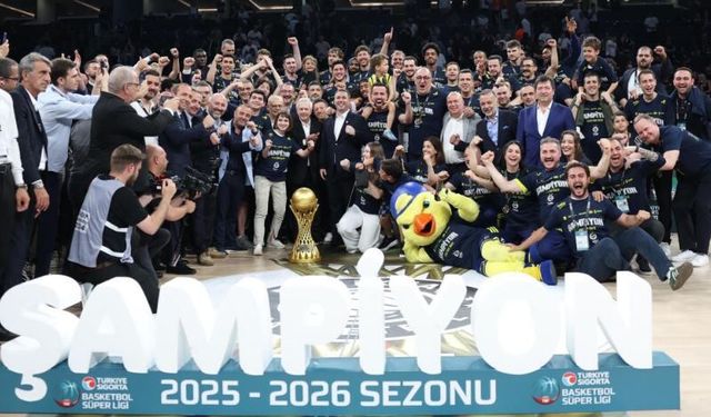 Basketbol Süper Ligi'nde şampiyon Fenerbahçe Beko kupasını aldı