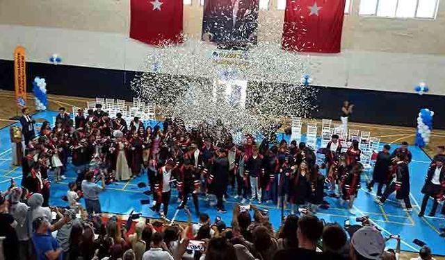 Hamidiye Anadolu lisesinden mezuniyet töreni