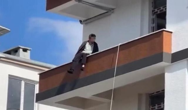 İnşaatın 4. katına çıkan şahsı polis ekipleri ikna etti