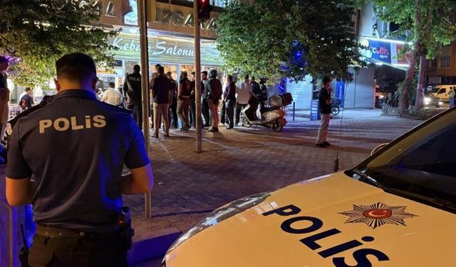 Kebap salonunda döner bıçaklı kavga: 2 yaralı