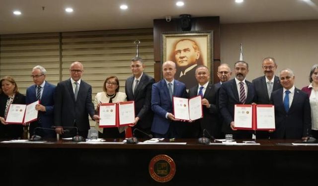 YÖK'ten mesleki eğitimde tarihi dönüşüm: Öğrenciler kampüsten işletmeye geçiyor
