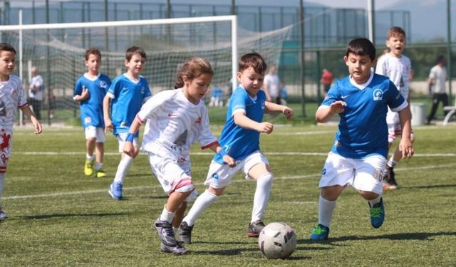 Bolu'da Mini Minikler Futbol Turnuvası heyecanı başladı