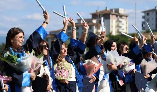 Düzce Üniversitesi’nde mezuniyet heyecanı başladı