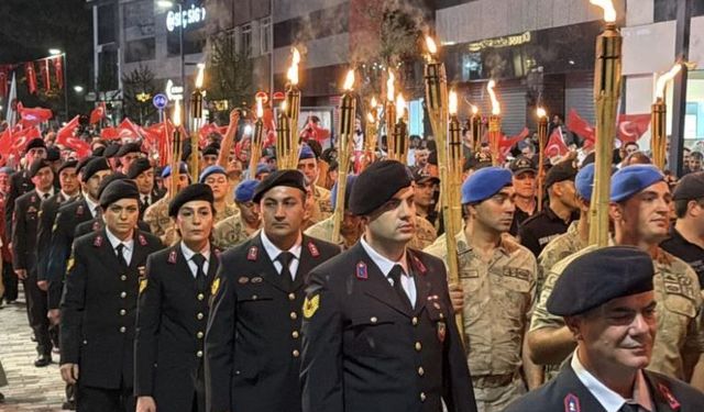 Düzce’de binler, 15 Temmuz'un 10. yılında meydanları doldurdu