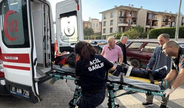 Otomobile çarpmamak için manevra yapınca bisikletten düştü