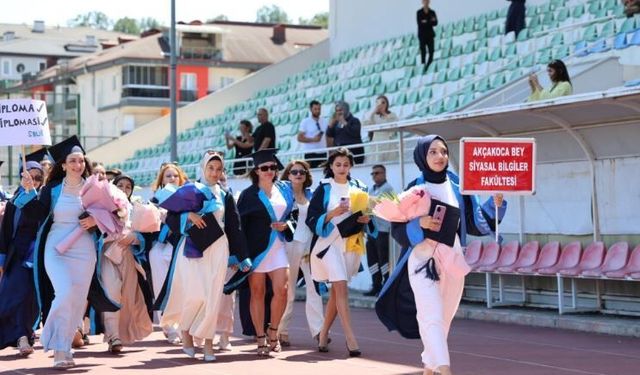 Düzce Üniversitesi mezuniyet törenleri sona erdi