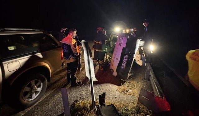 Hafif ticari araç devrildi, sürücü kayıplara karıştı