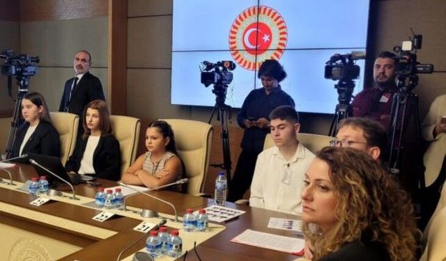 Öğrencilerden "Okullarda akıllı telefon yasaklasın" talebi