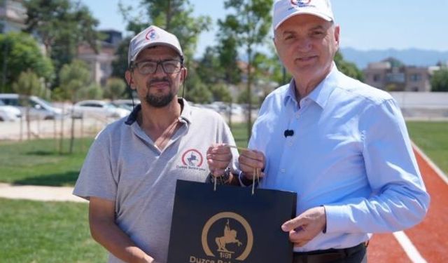 İyilik kazandı; Temizlik işçisine bir maaş ikramiye
