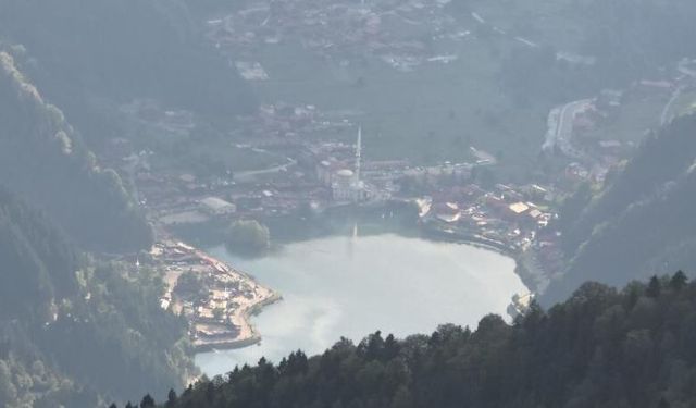 Trabzon'un incisi Uzungöl'de gün batımında görsel şölen