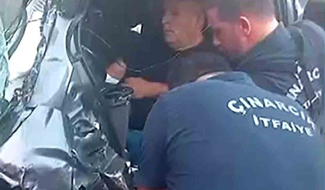 Yalova’da pikap ile hafif ticari araç kafa kafaya çarpıştı: 3 yaralı