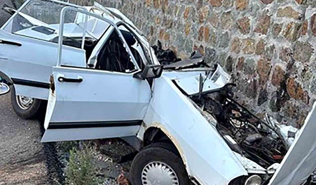 Çanakkale’de 2 otomobil kafa kafaya çarpıştı: 1 ölü