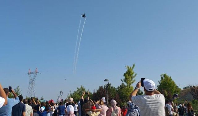 Ahlat'ta SOLOTÜRK gösteri uçusu nefes kesti