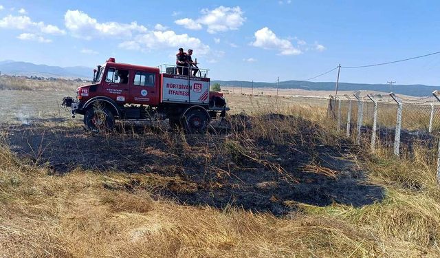 Anız yangını büyümeden söndürüldü