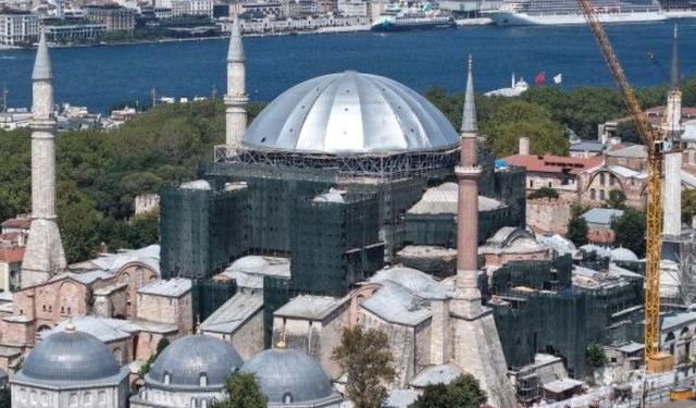 Ayasofya’da cumhuriyet tarihinin en kapsamlı restorasyonu hız kesmiyor