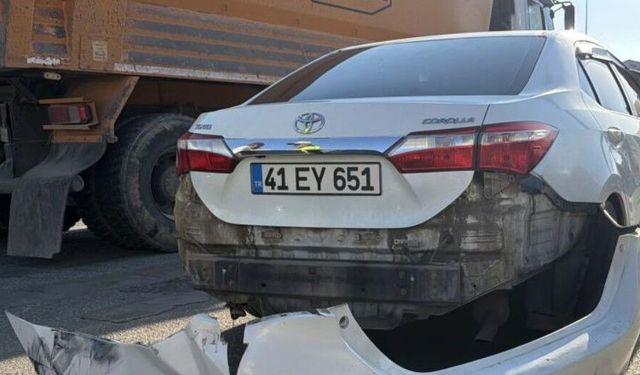 Bolu'da kamyonla otomobil çarpıştı