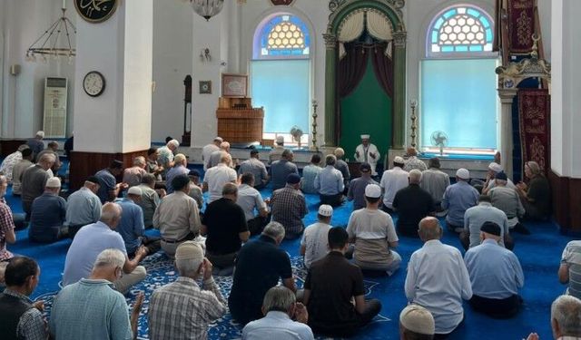 Burhaniye Kocacamide Mevlid Kandili programı düzenlendi