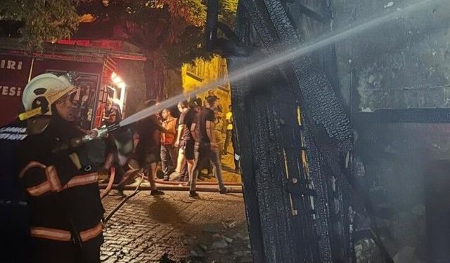 Çankırı'da alevlere teslim olan ev küle döndü