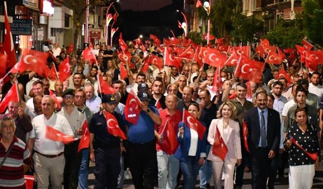 Demirci'de Kurtuluş Festivali görkemli kortej yürüyüşüyle başladı