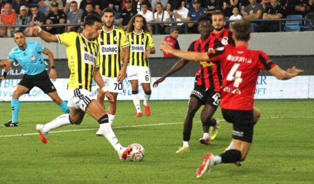 Trendyol Süper Lig: Gençlerbirliği: 1 - Fenerbahçe: 1 (İlk yarı)