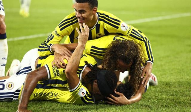 Trendyol Süper Lig: Fenerbahçe: 3 - Konyaspor: 1 (İlk yarı)