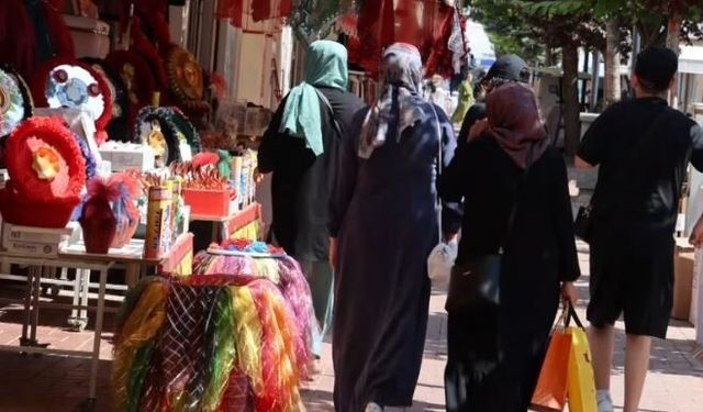 Gurbetçi hareketliliği esnafa can suyu oldu