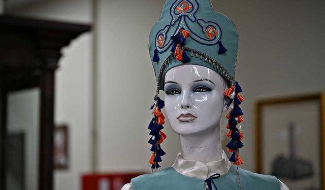 Kadın zarafetinin asırlık hikâyesi kıyafet ve motiflerle eniden yorumlandı
