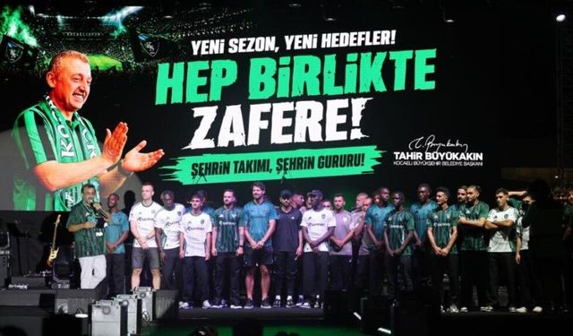 Kocaelispor yeni sezon öncesi gövde gösterisi yaptı: Metehan tanıtıldı, taraftar Buray'la coştu