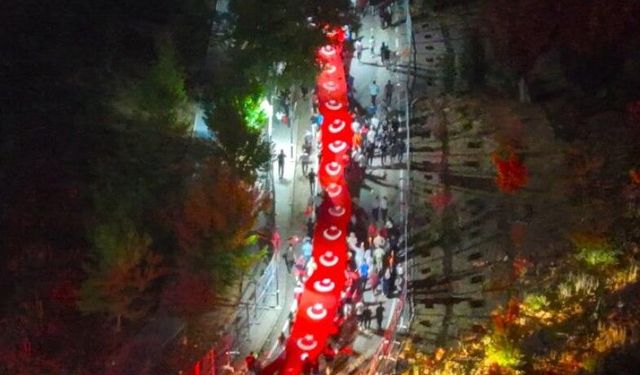 Malazgirt’te fener alayı ve bayrak yürüyüşü düzenlendi