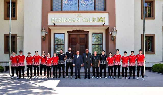 Milli badmintoncular Avrupa Şampiyonası öncesi  kampta