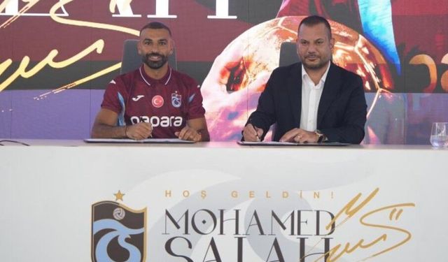 Trabzonspor'da Salah yaklaşık 30 bin taraftar önünde imza attı