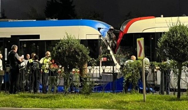 Zeytinburnu’nda iki tramvay çarpıştı: 9 yaralı