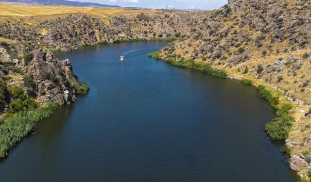 Türkiye'nin en uzun nehri hareketlendi: Barajlardaki su bırakılınca seviye yükseldi