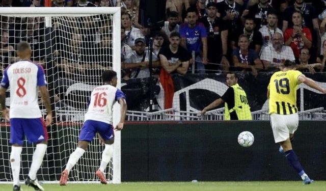 Fenerbahçe Lyon deplasmanında fırtına gibi: İlk yarıda 2 gol