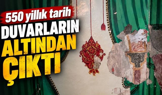 Camide duvarlar dökülünce 550 yıllık bezemeler bulundu