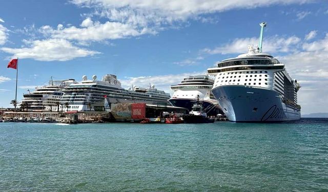 Kuşadası’na 4 kruvaziyerle 11 bin 811 turist geldi