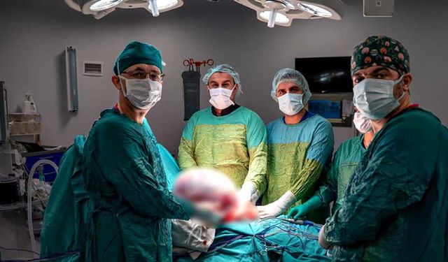 Malatya’da şaşırtan operasyon: 15 kiloluk kitle çıkarıldı
