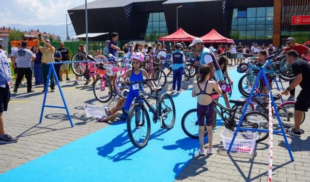 Bolu’da triatlon heyecanı: 8 ilden 155 sporcu yarıştı