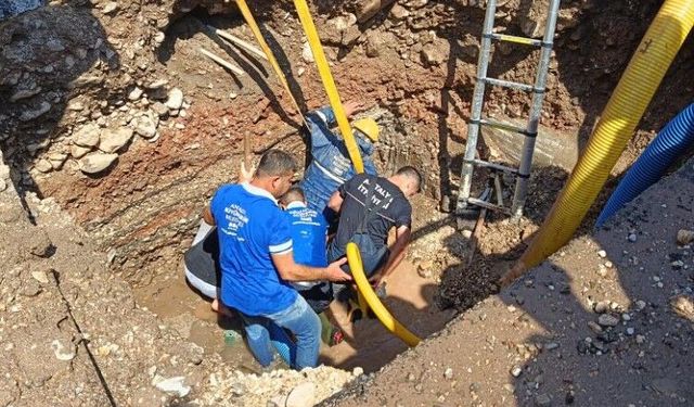 Göçükte mahsur kalan işçi için zamanla yarış